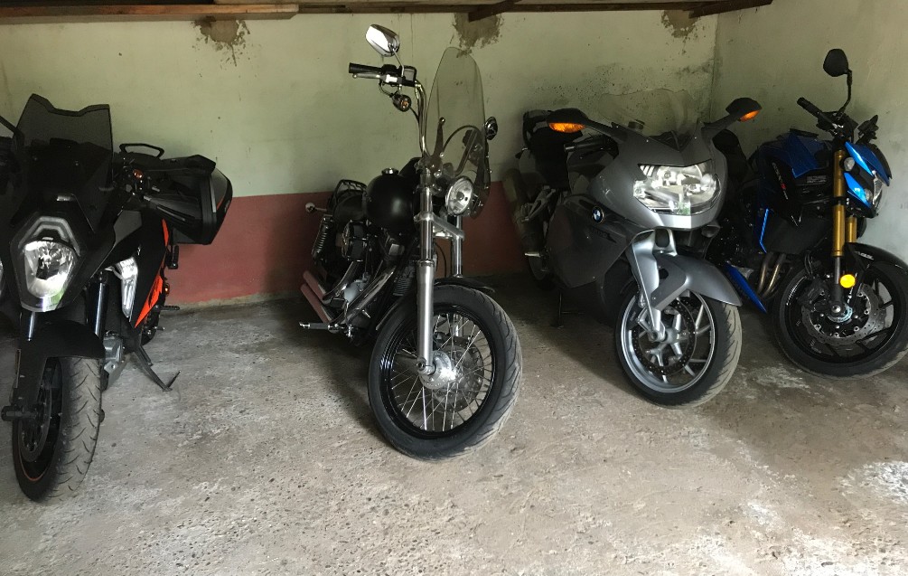 Garage for two wheels